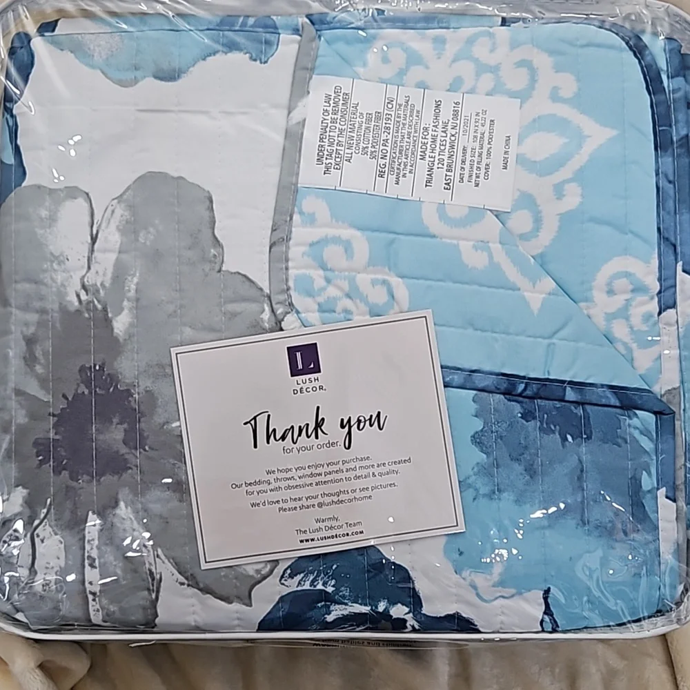 Lush Decor "LEAH" King Size Comforter set 3 piece - Picture 2 of 2